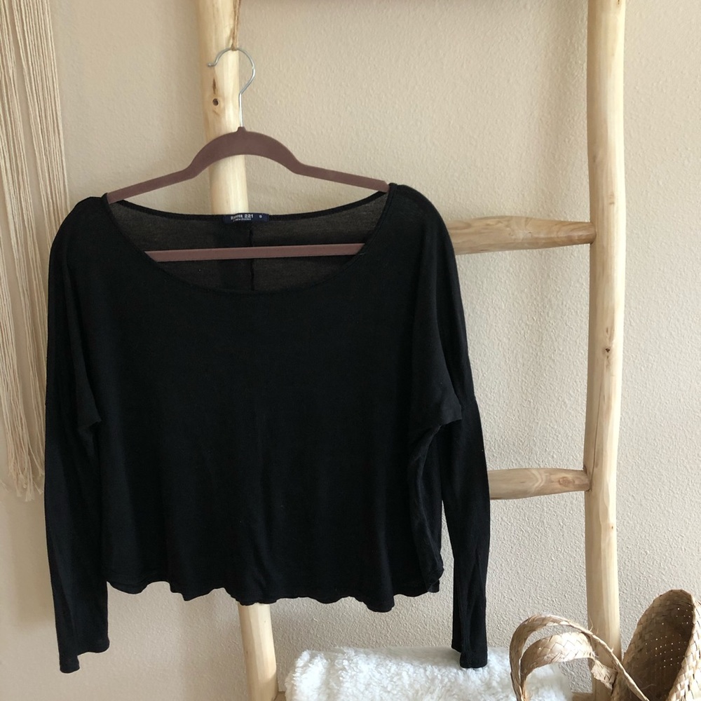 Long sleeve black crop top